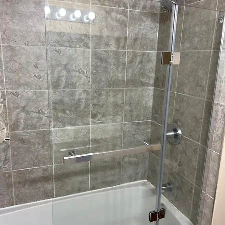 Warm Minimalist Bedroom + Free Parking *