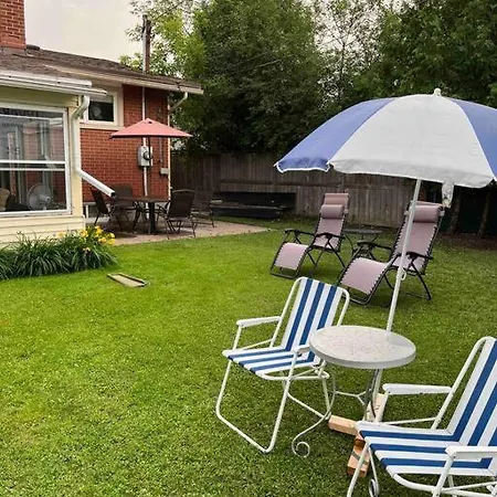 Beautiful 2 Bedroom Renovated Unit *