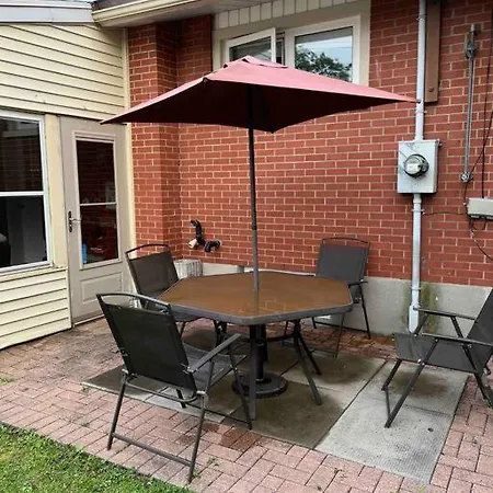 Beautiful 2 Bedroom Renovated Unit