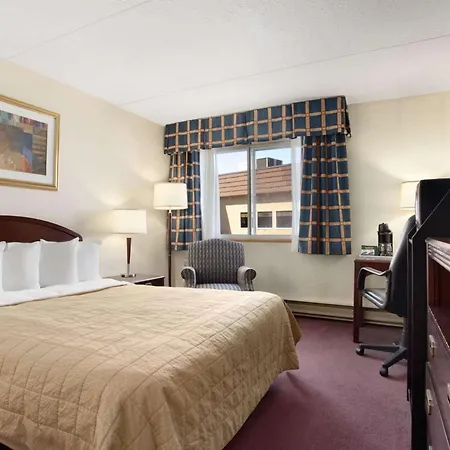 Travelodge By Wyndham East