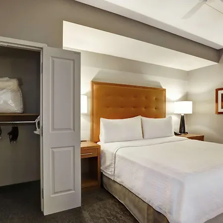 Homewood By Hilton Kanata Hotel 3*