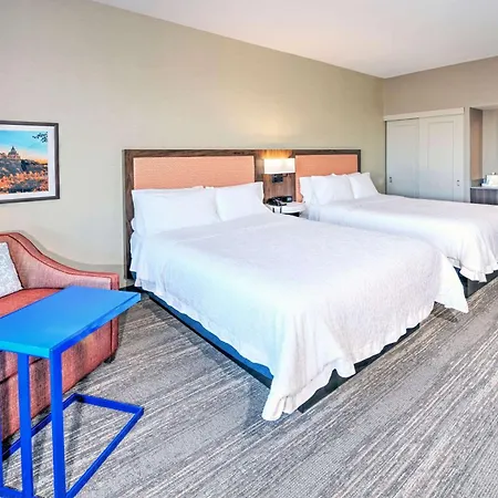 Hotel Hampton By Hilton Ottawa