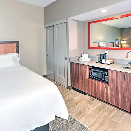 Hotel Hampton By Hilton Ottawa
