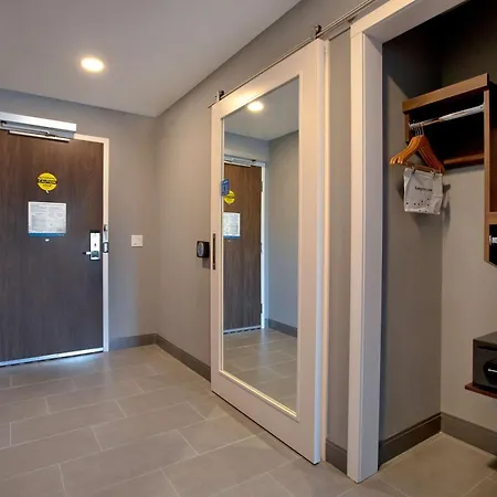 Hampton & West, Ontario, Canada Hotel 3*