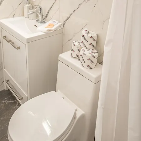 Private Unit In The Heart Of Ottawa, 3 Minutes To Downtown Apartment