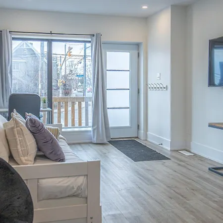 Private Unit In The Heart Of Ottawa, 3 Minutes To Downtown Apartment *
