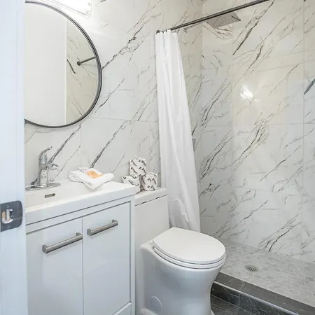 Private Unit In The Heart Of Ottawa, 3 Minutes To Downtown Apartment