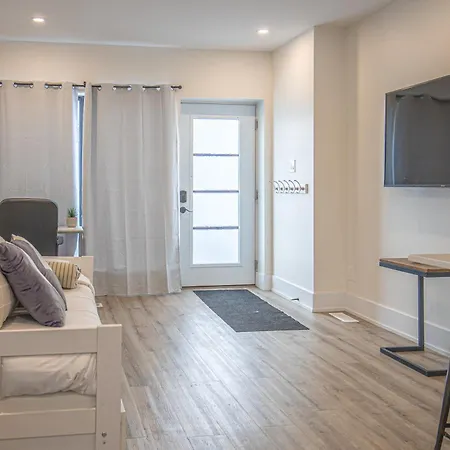 Apartment Private Unit In The Heart Of Ottawa, 3 Minutes To Downtown