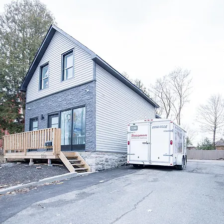 Apartment Private Unit In The Heart Of Ottawa, 3 Minutes To Downtown *