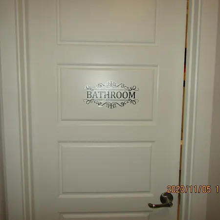 Homestay Moral's Inn- Ottawa
