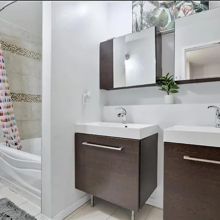 Lush Abode! Close To Airport.2 Spacious Bedrooms