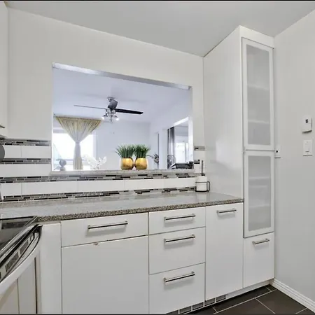 Homestay Lush Abode! Close To Airport.2 Spacious Bedrooms