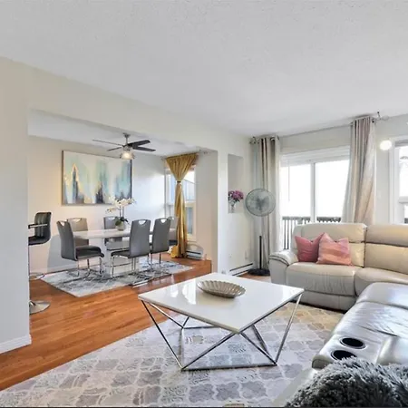Lush Abode! Close To Airport.2 Spacious Bedrooms