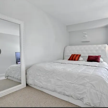 Homestay Lush Abode! Close To Airport.2 Spacious Bedrooms