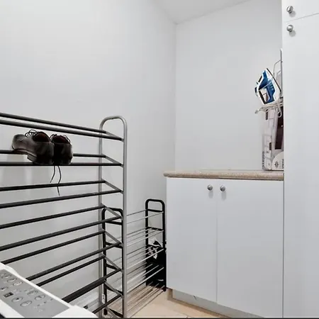 Lush Abode! Close To Airport.2 Spacious Bedrooms Ottawa