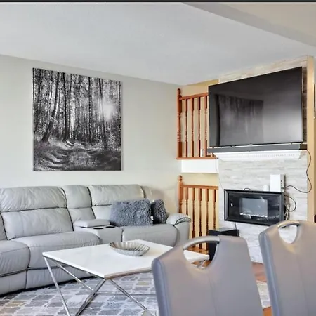 Homestay Lush Abode! Close To Airport.2 Spacious Bedrooms