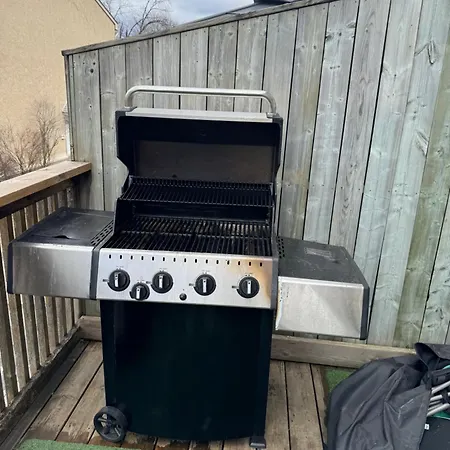 Lush Abode! Close To Airport.2 Spacious Bedrooms Ottawa