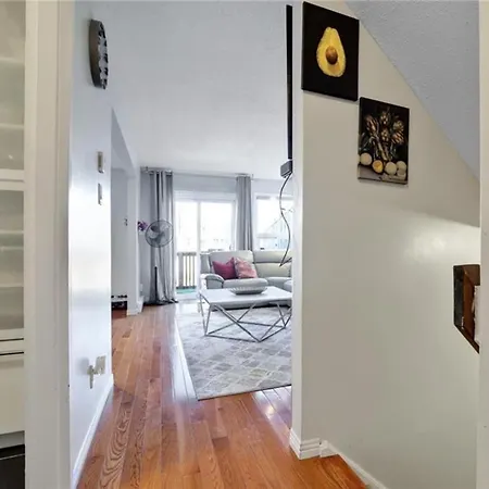 Lush Abode! Close To Airport.2 Spacious Bedrooms Ottawa