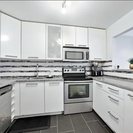Lush Abode! Close To Airport.2 Spacious Bedrooms *