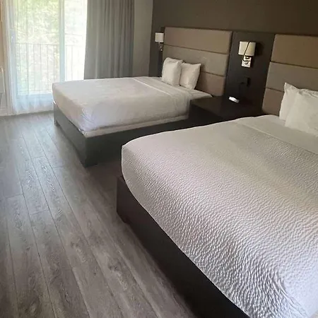Ramada By Wyndham On The Rideau Hotel