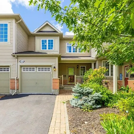 4br Modern With Sunny Patio Holiday home