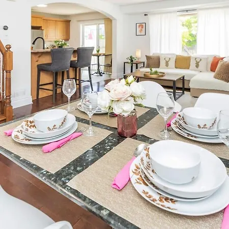 4br Modern With Sunny Patio Holiday home Ottawa