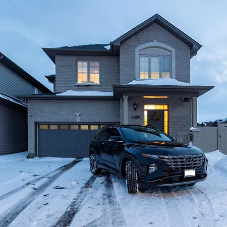 Huge House Holiday home Ottawa