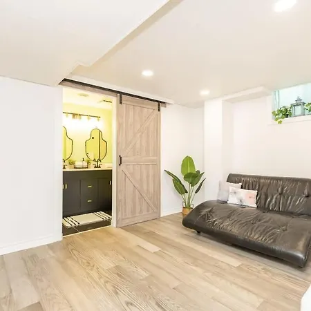 Holiday home Modern Cozy 4br With Sunny Patio *