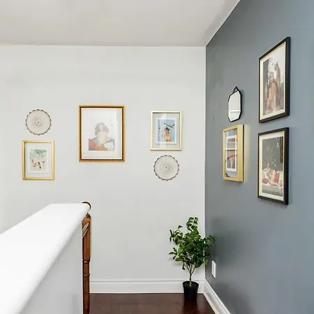 Modern Cozy 4br With Sunny Patio * Ottawa