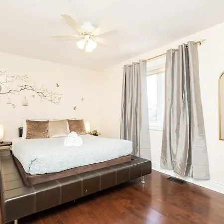 Modern Cozy 4br With Sunny Patio * Ottawa