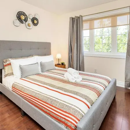 Modern Cozy 4br With Sunny Patio Holiday home *