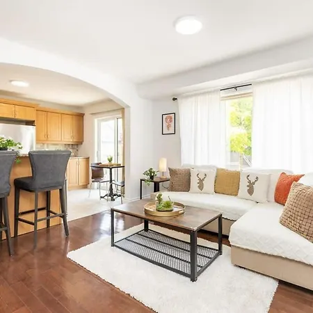 Holiday home Modern Cozy 4br With Sunny Patio *