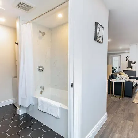 Pet-friendly 2br - Near The Apartment *