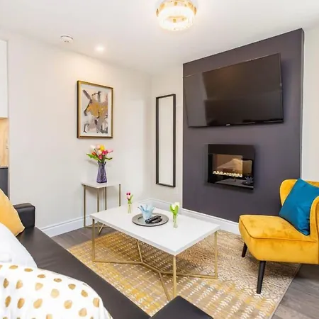 Pet-friendly 2br - Near The