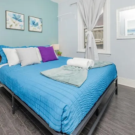 Pet-friendly Near Chinatown & Little Italy Apartment