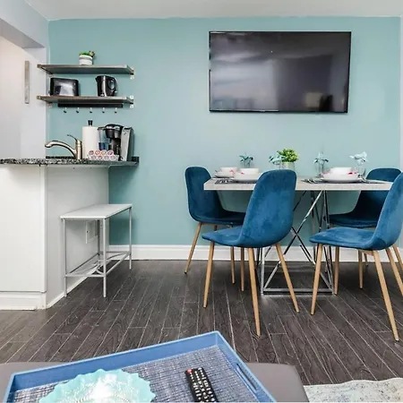 Pet-friendly Near Chinatown & Little Italy Apartment Ottawa