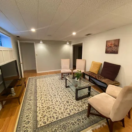 Spacious -walkout Basement- 4 Guests! -dedicated Workspace-no Pet! No Cooking! No Smoking! No Party! Apartment *