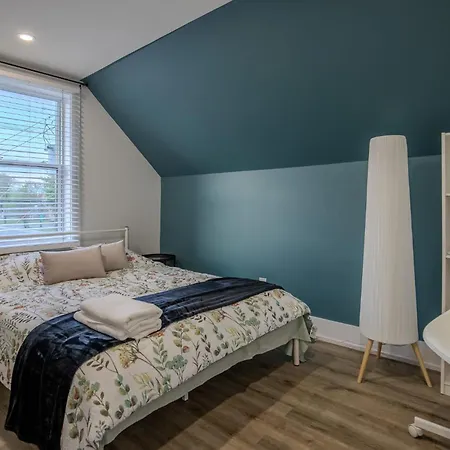 One Bedroom - 3 Minutes From Downtown