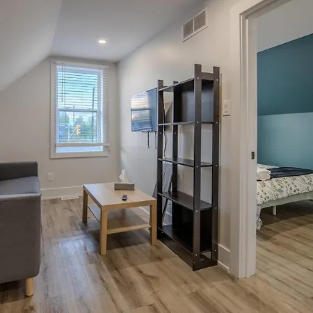 One Bedroom - 3 Minutes From Downtown
