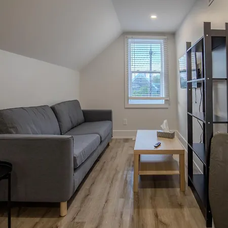 Hotel One Bedroom - 3 Minutes From Downtown 3*
