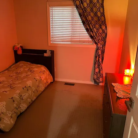 Lovely 1 Bed Room For Females Only