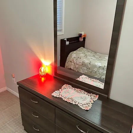 Lovely 1 Bed Room For Females Only Homestay Ottawa