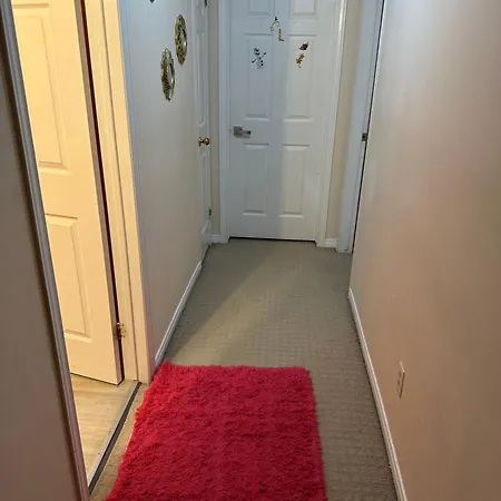 Lovely 1 Bed Room For Females Only * Ottawa