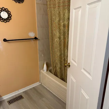 Lovely 1 Bed Room For Females Only *