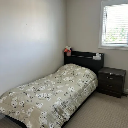 Lovely 1 Bed Room For Females Only