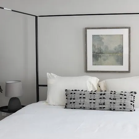 Apartment 20 Min Dt 12 Min Yow Sleeps 8 Quiet W Parking