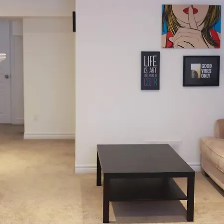 20 Min Dt 12 Min Yow Sleeps 8 Quiet W Parking Apartment Ottawa