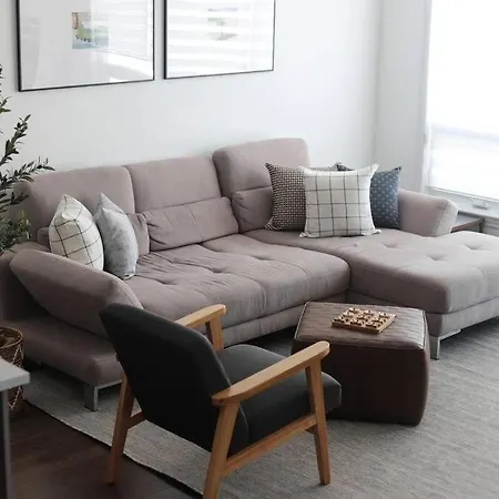 Apartment 20 Min Dt 12 Min Yow Sleeps 8 Quiet W Parking Ottawa