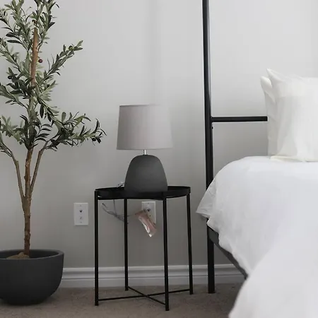 Apartment 20 Min Dt 12 Min Yow Sleeps 8 Quiet W Parking