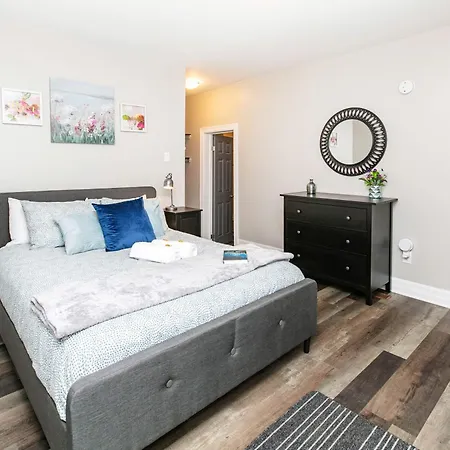 Modern 2br - Close To Byward Market Apartment *